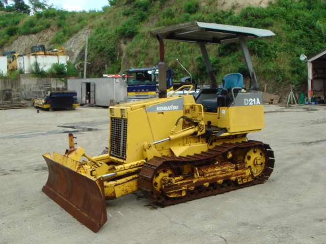 中古建設機械 中古 コマツ KOMATSU ブルドーザ  D21A-7E