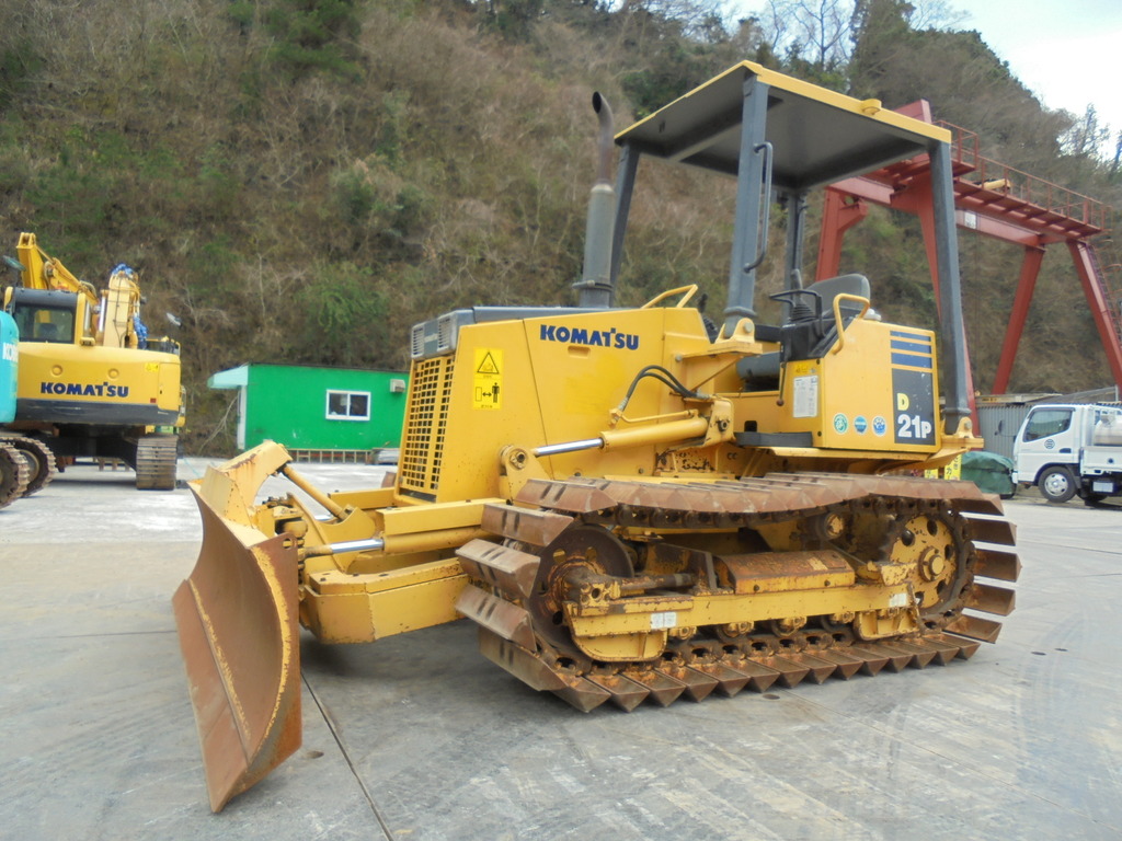 中古建設機械 中古 コマツ KOMATSU ブルドーザ  D21P-8E0