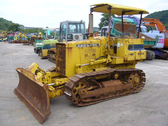 中古建設機械 中古 コマツ KOMATSU ブルドーザ  D31A-17