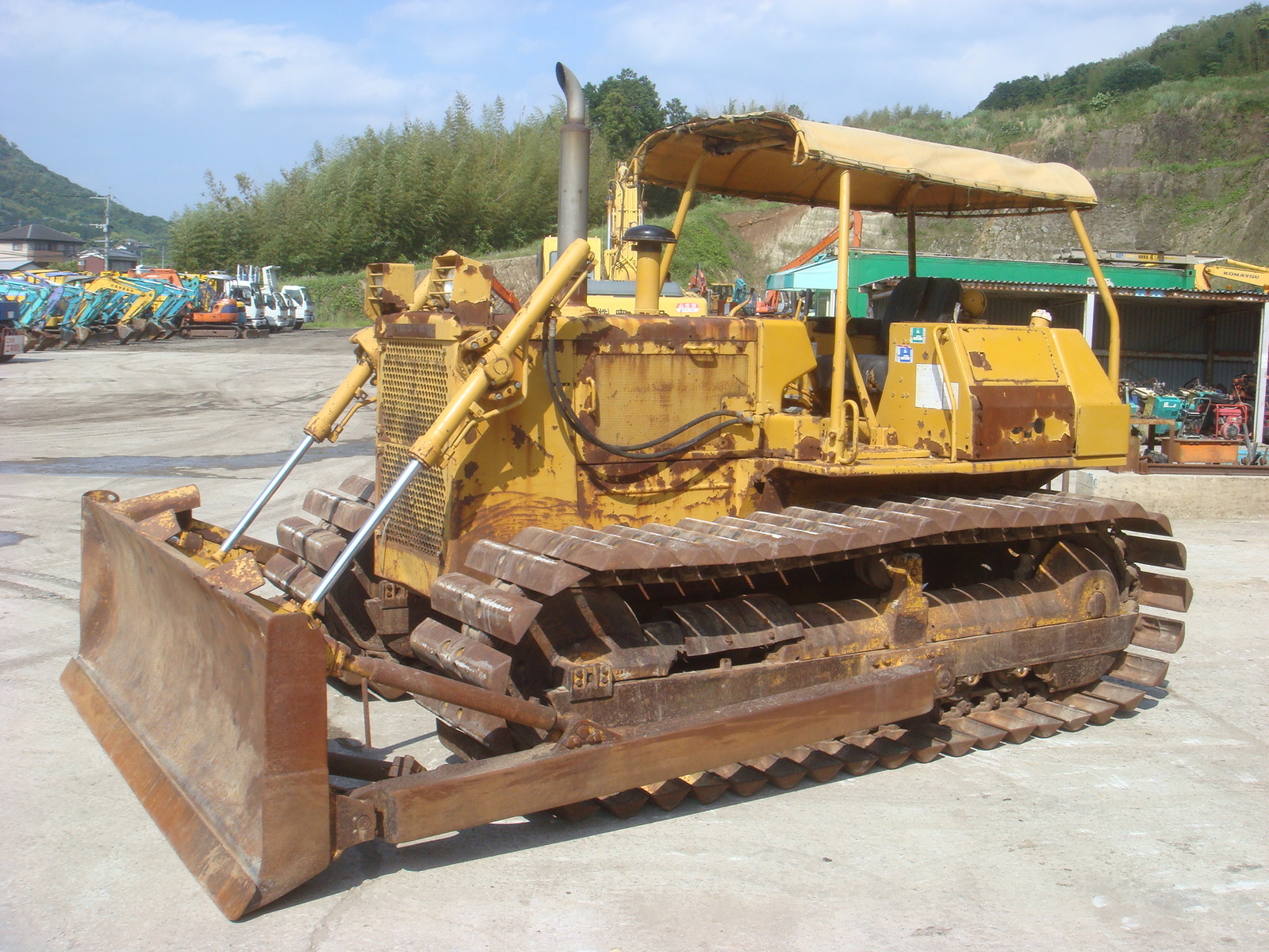 中古建設機械 中古 コマツ KOMATSU ブルドーザ  D40P-3