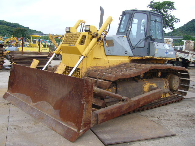 中古建設機械 中古 コマツ KOMATSU ブルドーザ  D65P-12E