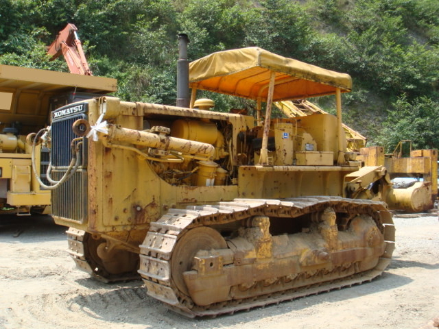 中古建設機械 中古 コマツ KOMATSU ブルドーザ  D85-12