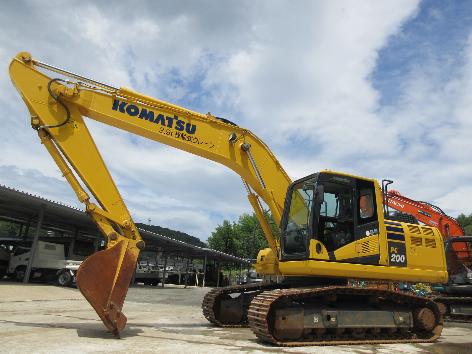 中古建設機械 中古 コマツ KOMATSU 油圧ショベル・バックホー ０．７－０．９立米 PC200-10