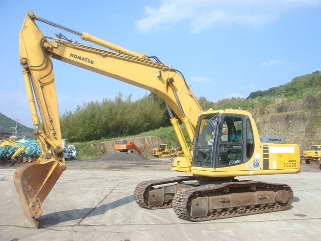 中古建設機械 中古 コマツ KOMATSU 油圧ショベル・バックホー ０．７－０．９立米 PC200-6E