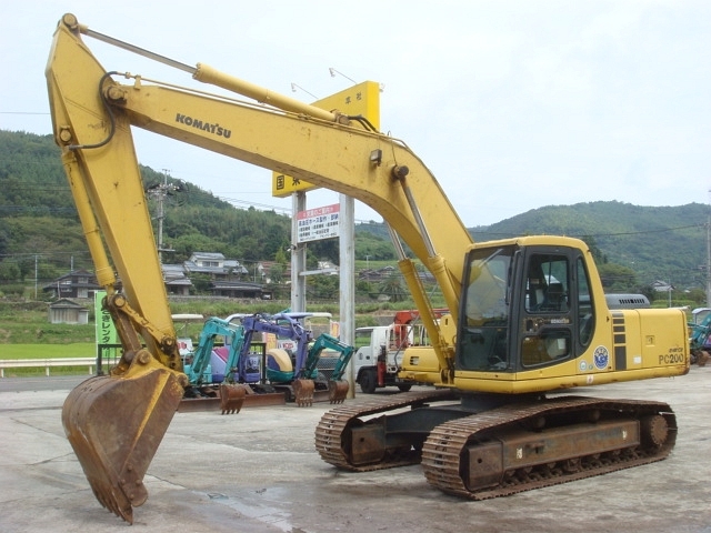 中古建設機械 中古 コマツ KOMATSU 油圧ショベル・バックホー ０．７－０．９立米 PC200-6ZE