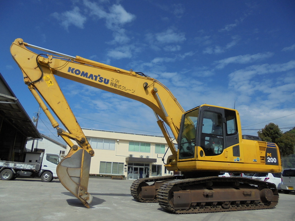 中古建設機械 中古 コマツ KOMATSU 油圧ショベル・バックホー ０．７－０．９立米 PC200-8N1