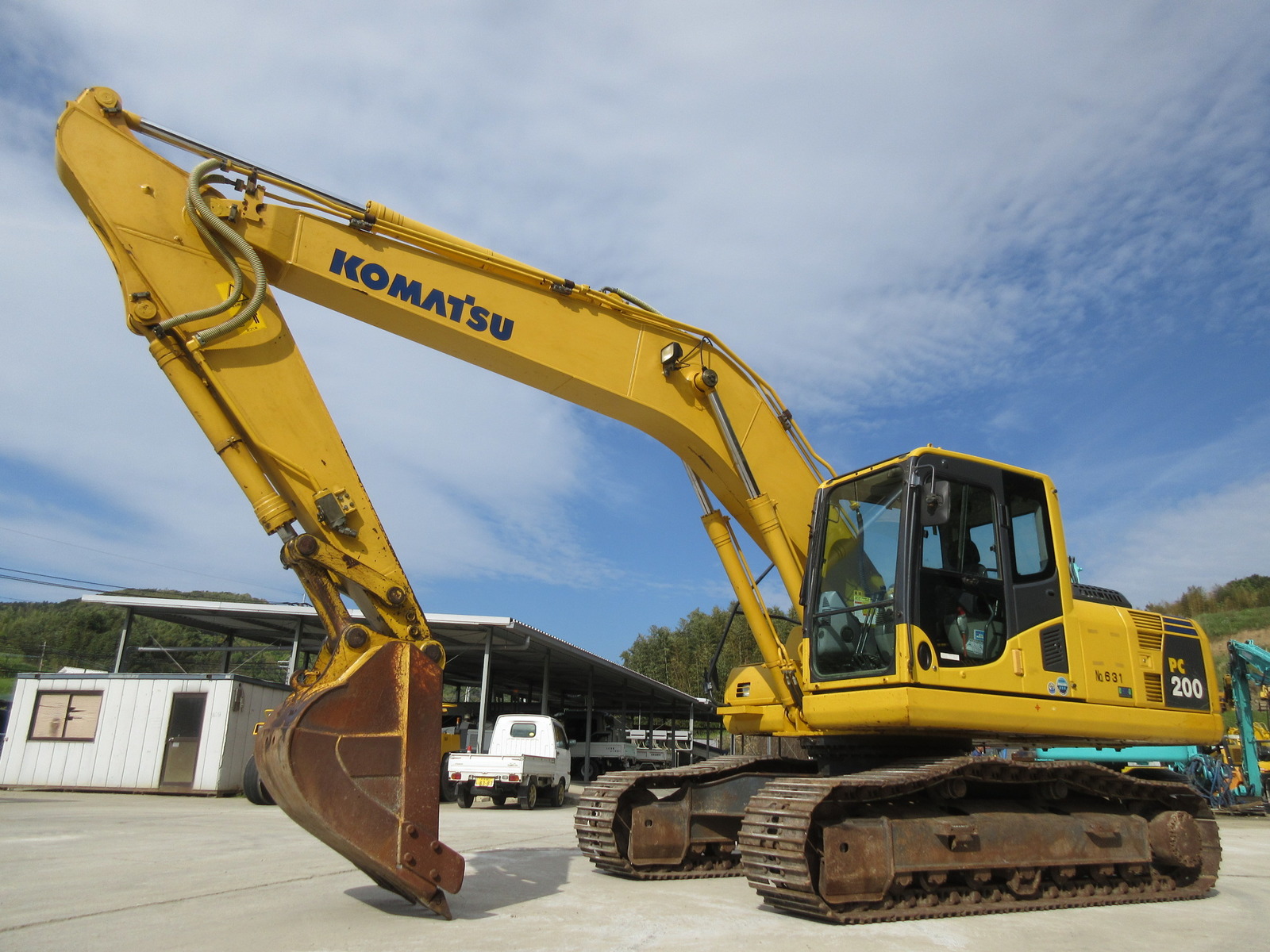 中古建設機械 中古 コマツ KOMATSU 油圧ショベル・バックホー ０．７－０．９立米 PC200-8N1