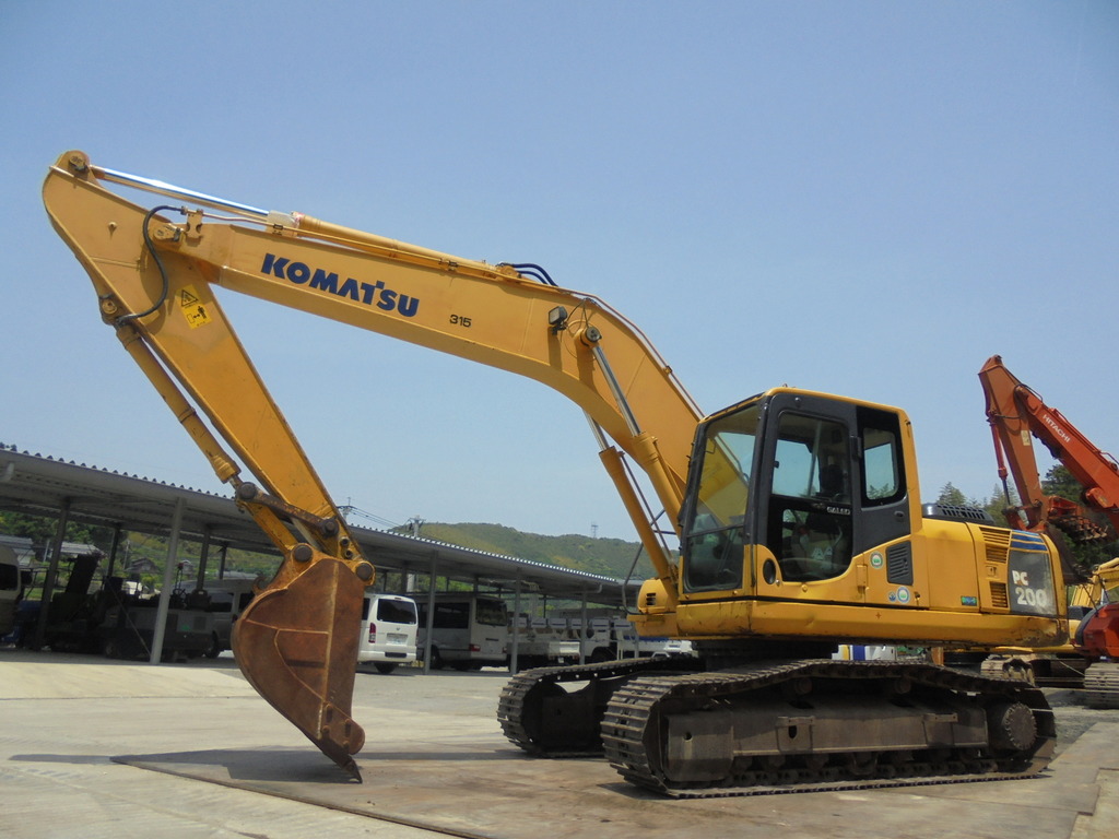 中古建設機械 中古 コマツ KOMATSU 油圧ショベル・バックホー ０．７－０．９立米 PC200-8