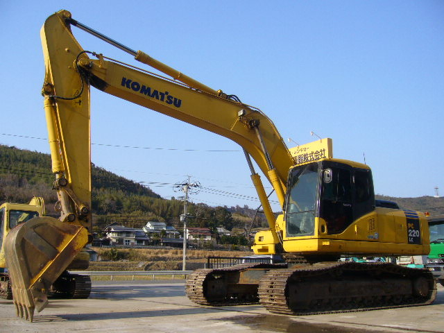 中古建設機械 中古 コマツ KOMATSU 油圧ショベル・バックホー ０．７－０．９立米 PC220LC-7