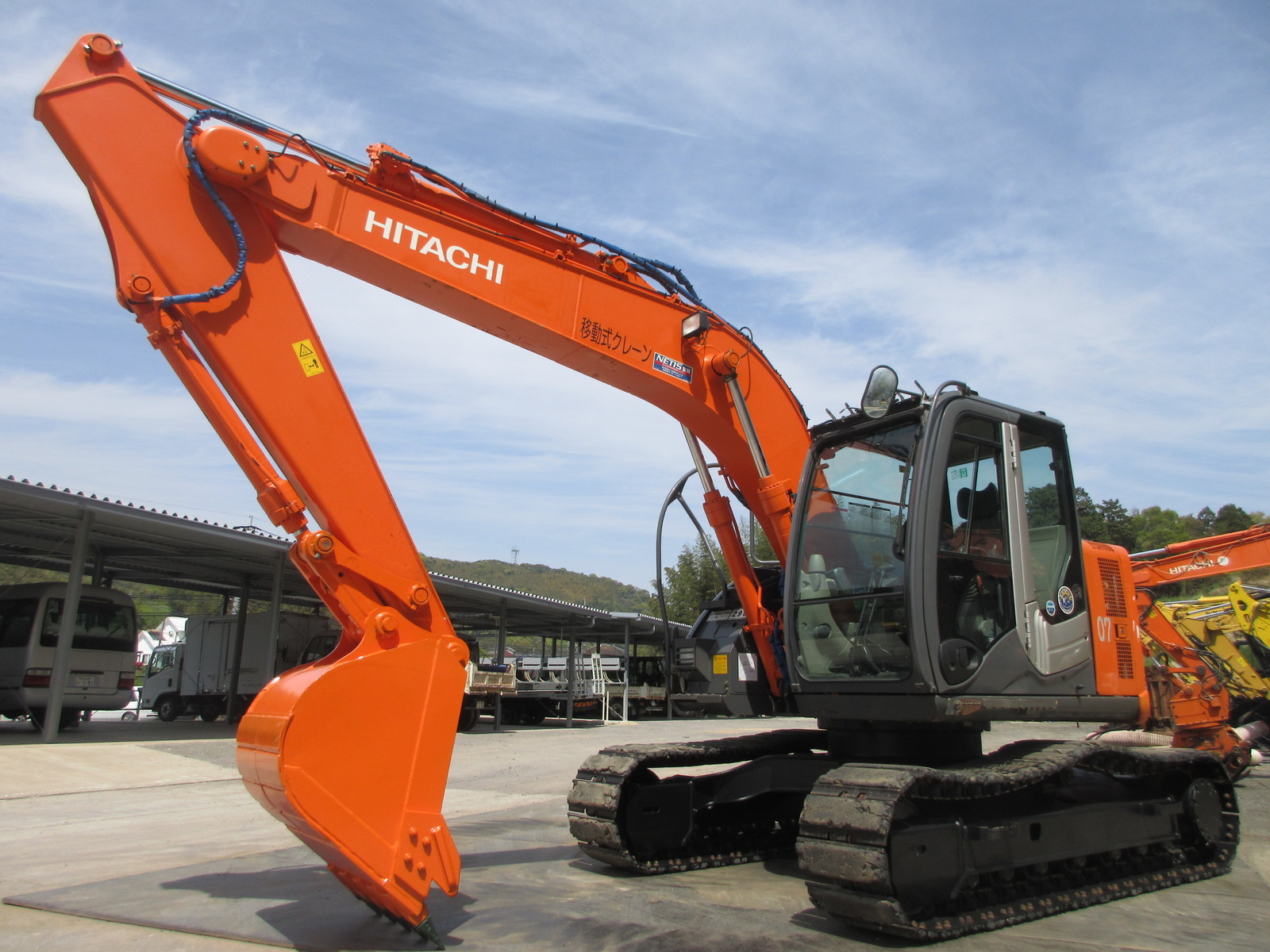 中古建設機械 中古 日立建機 HITACHI 油圧ショベル・バックホー ０．４－０．５立米 ZX135US-3