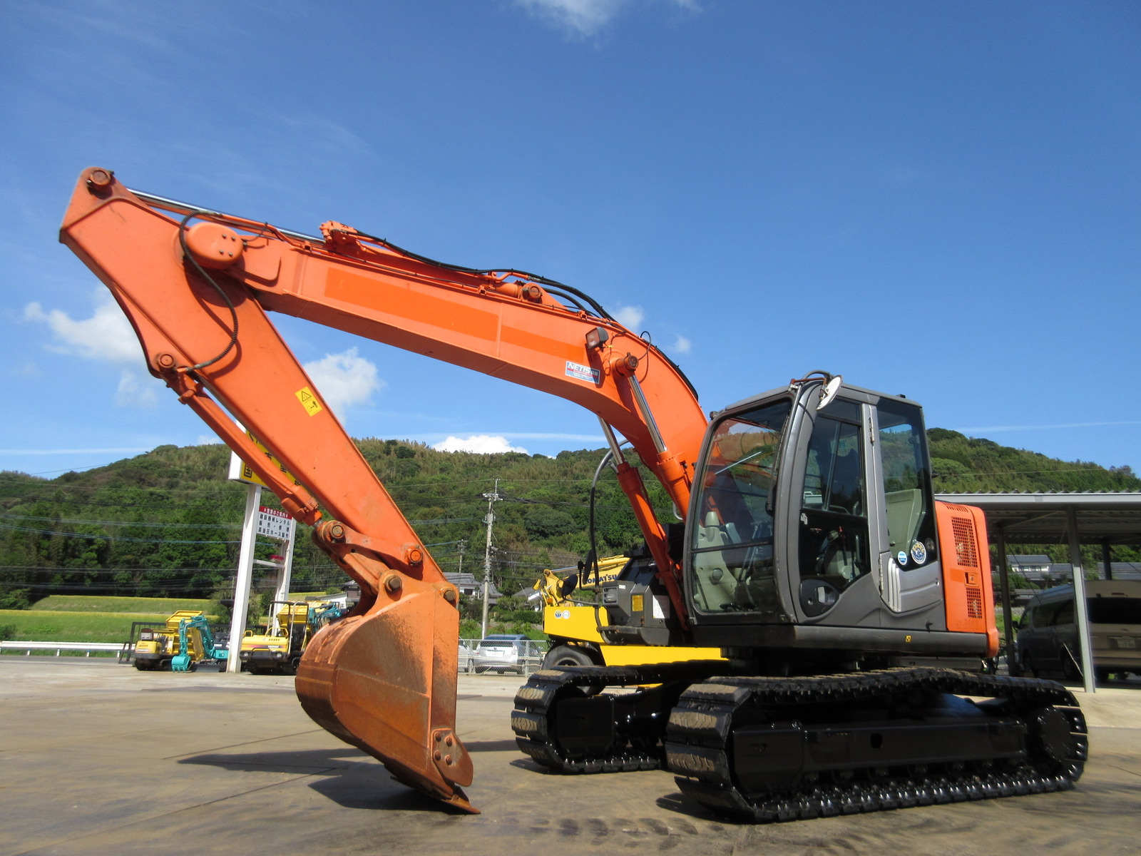 中古建設機械 中古 日立建機 HITACHI 油圧ショベル・バックホー ０．４－０．５立米 ZX135US-3