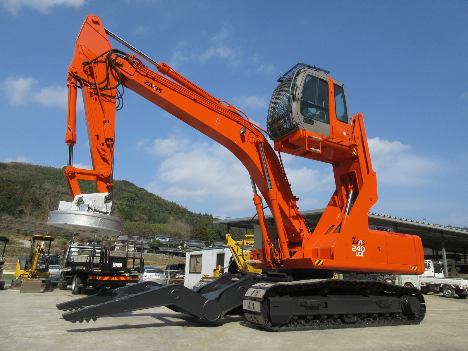 Used Construction Machine Used HITACHI HITACHI Material Handling / Recycling excavators Magnet ZX240LCK