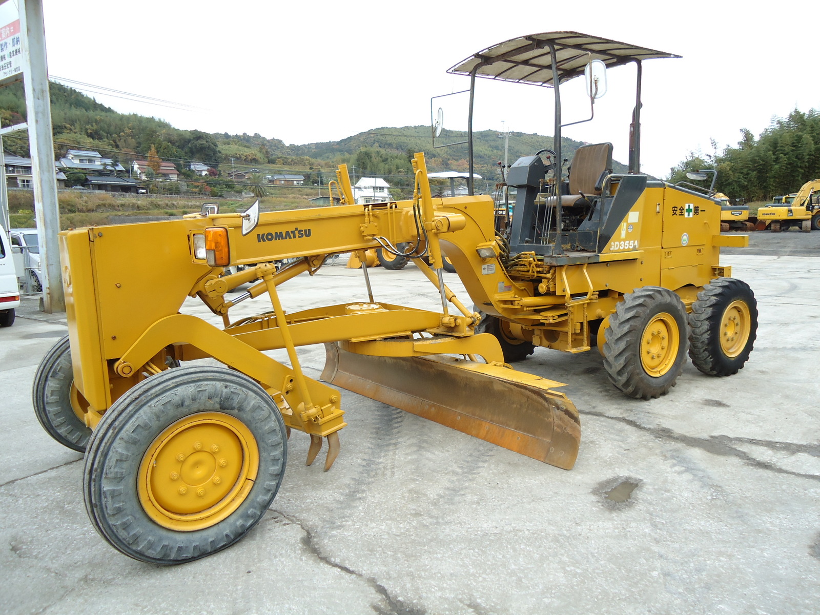 中古建設機械 中古 コマツ KOMATSU モーターグレーダー アーティキュレート式 GD355A-1