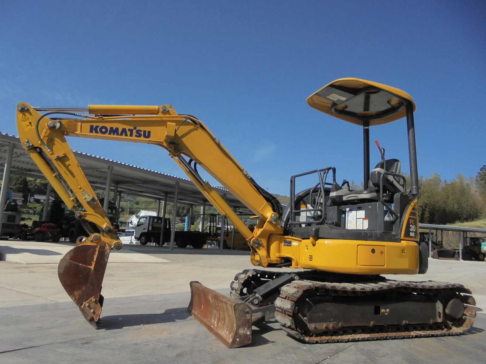 中古建設機械 中古 コマツ KOMATSU 油圧ショベル・バックホー ０．２－０．３立米 PC30MR-3