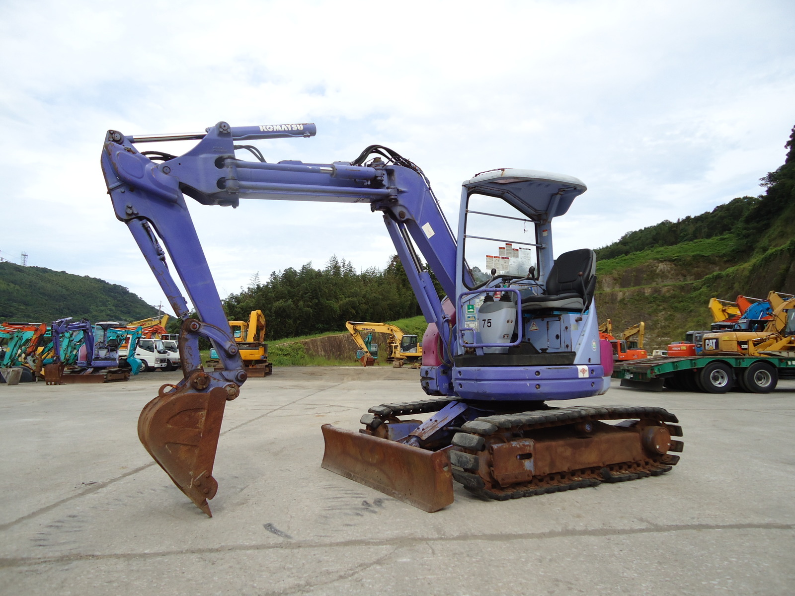 中古建設機械 中古 コマツ KOMATSU 油圧ショベル・バックホー ０．１立米以下 PC38UUM-2