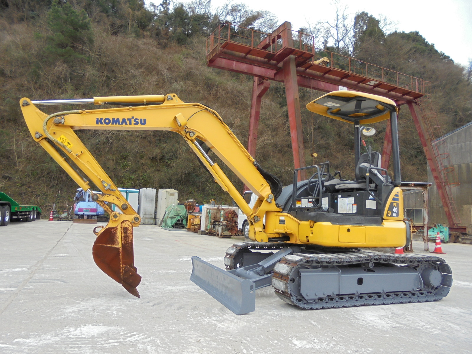 中古建設機械 中古 コマツ KOMATSU 油圧ショベル・バックホー ０．２－０．３立米 PC40MR-3