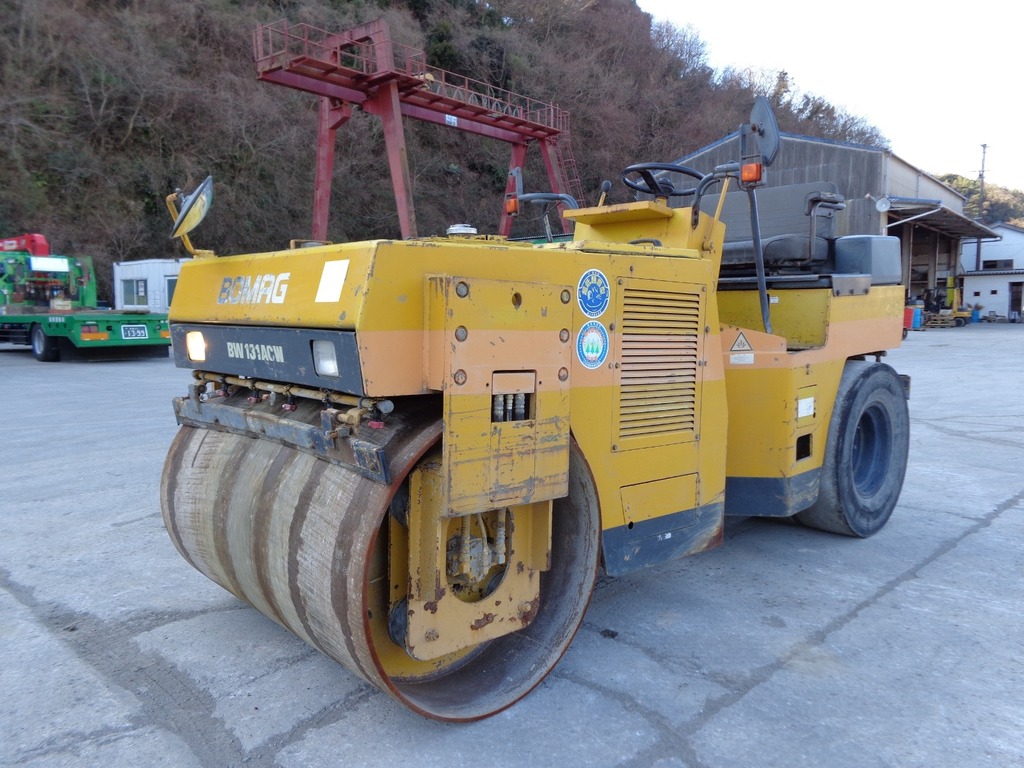 中古建設機械 中古 日本ボーマク株式会社 BOMAG NIPPON ローラー 舗装用振動ローラー BW131ACW