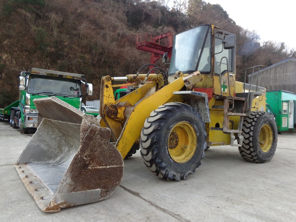 Used Construction Machine Used KOMATSU KOMATSU Wheel Loader bigger than 1.0m3 WA200-3