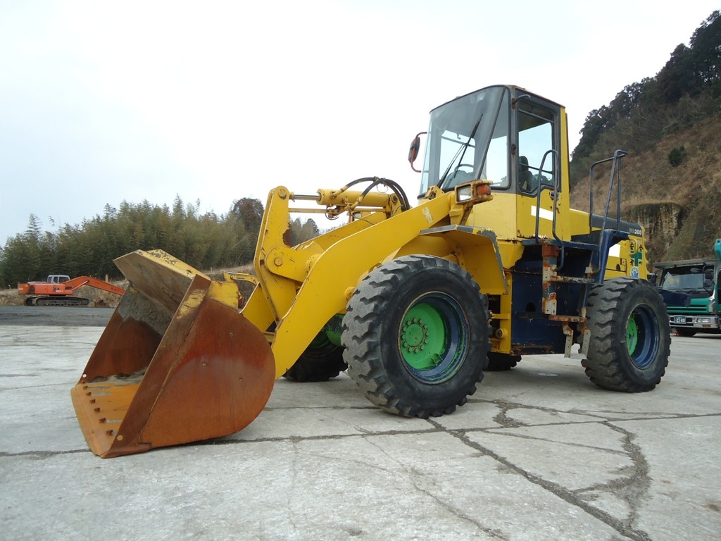 Used Construction Machine Used KOMATSU KOMATSU Wheel Loader bigger than 1.0m3 WA200-3