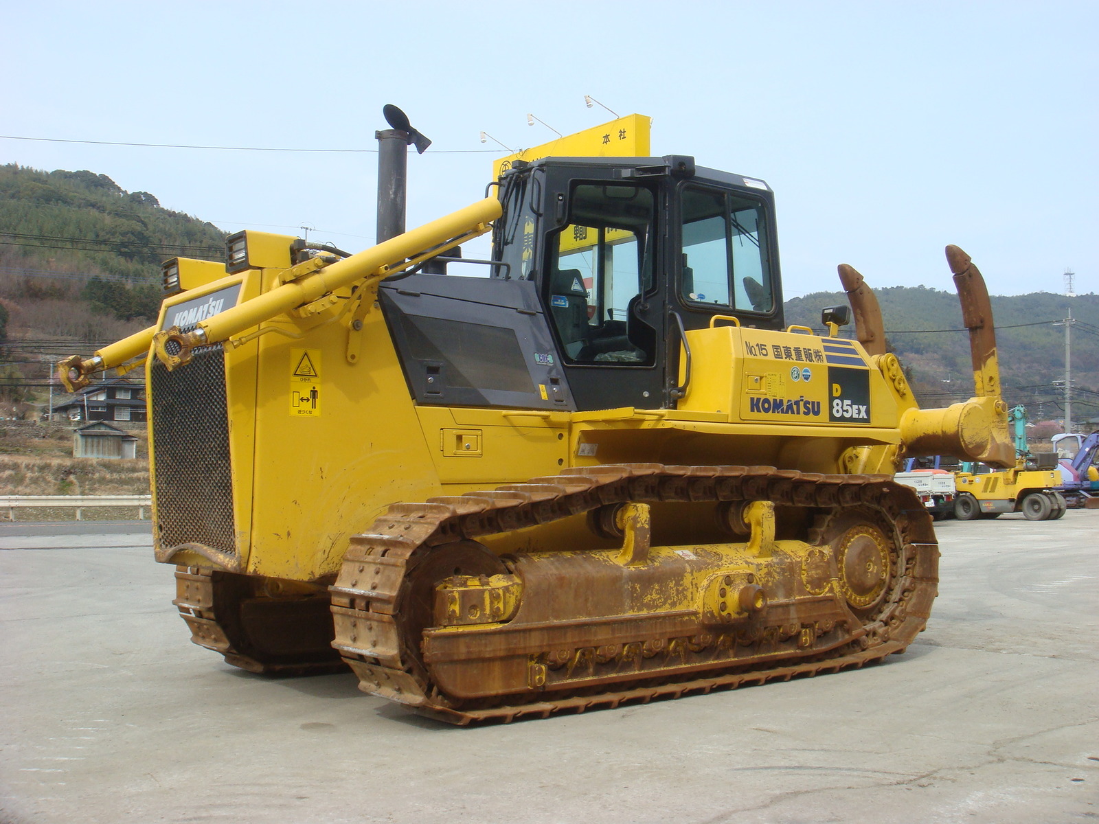 中古建設機械 中古 コマツ KOMATSU ブルドーザ  D85EX-15EO