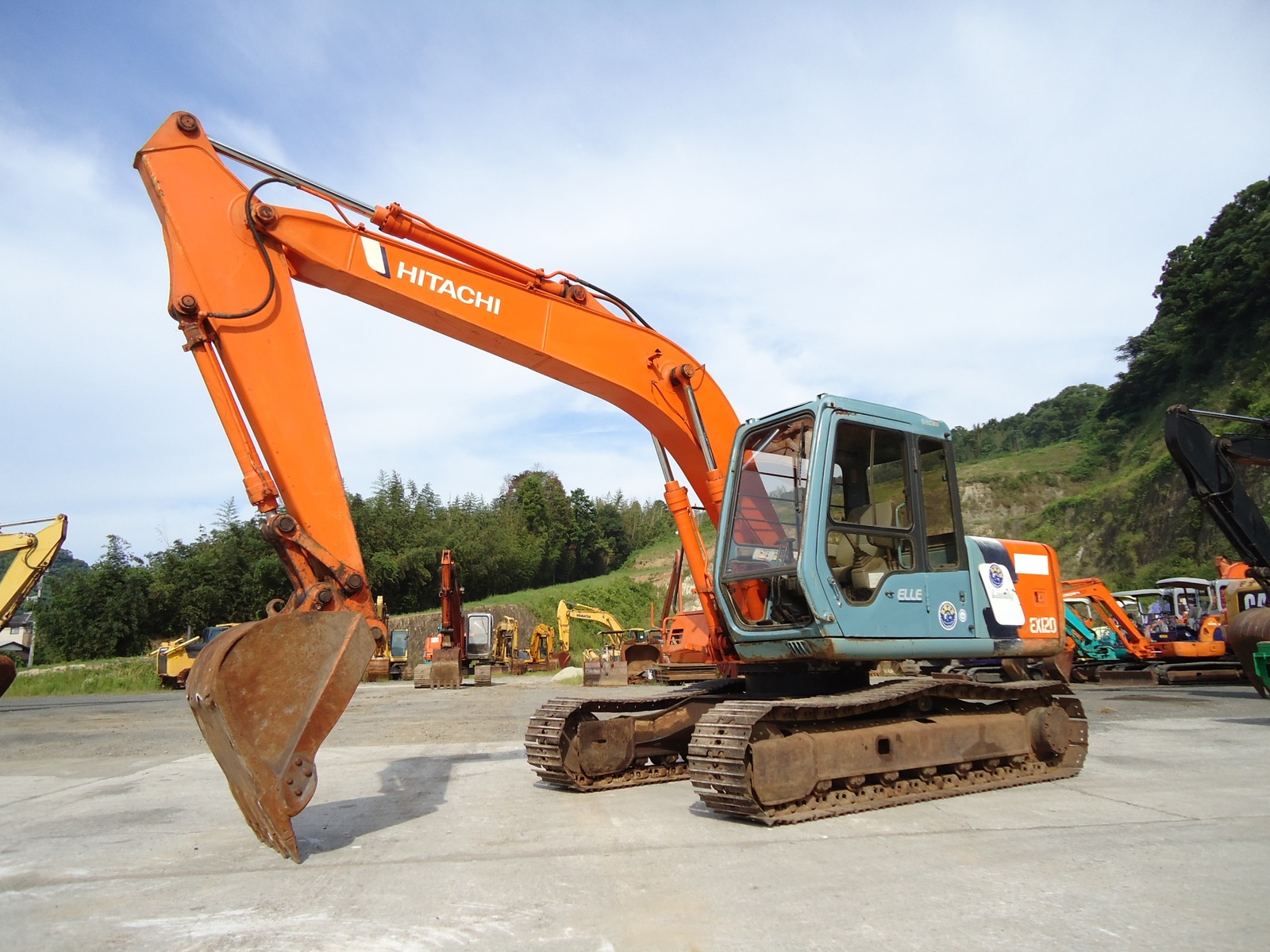 中古建設機械 中古 日立建機 HITACHI 油圧ショベル・バックホー ０．４－０．５立米 EX120-3