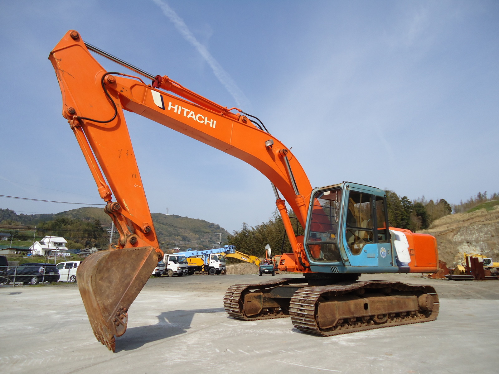 中古建設機械 中古 日立建機 HITACHI 油圧ショベル・バックホー ０．７－０．９立米 EX200-3