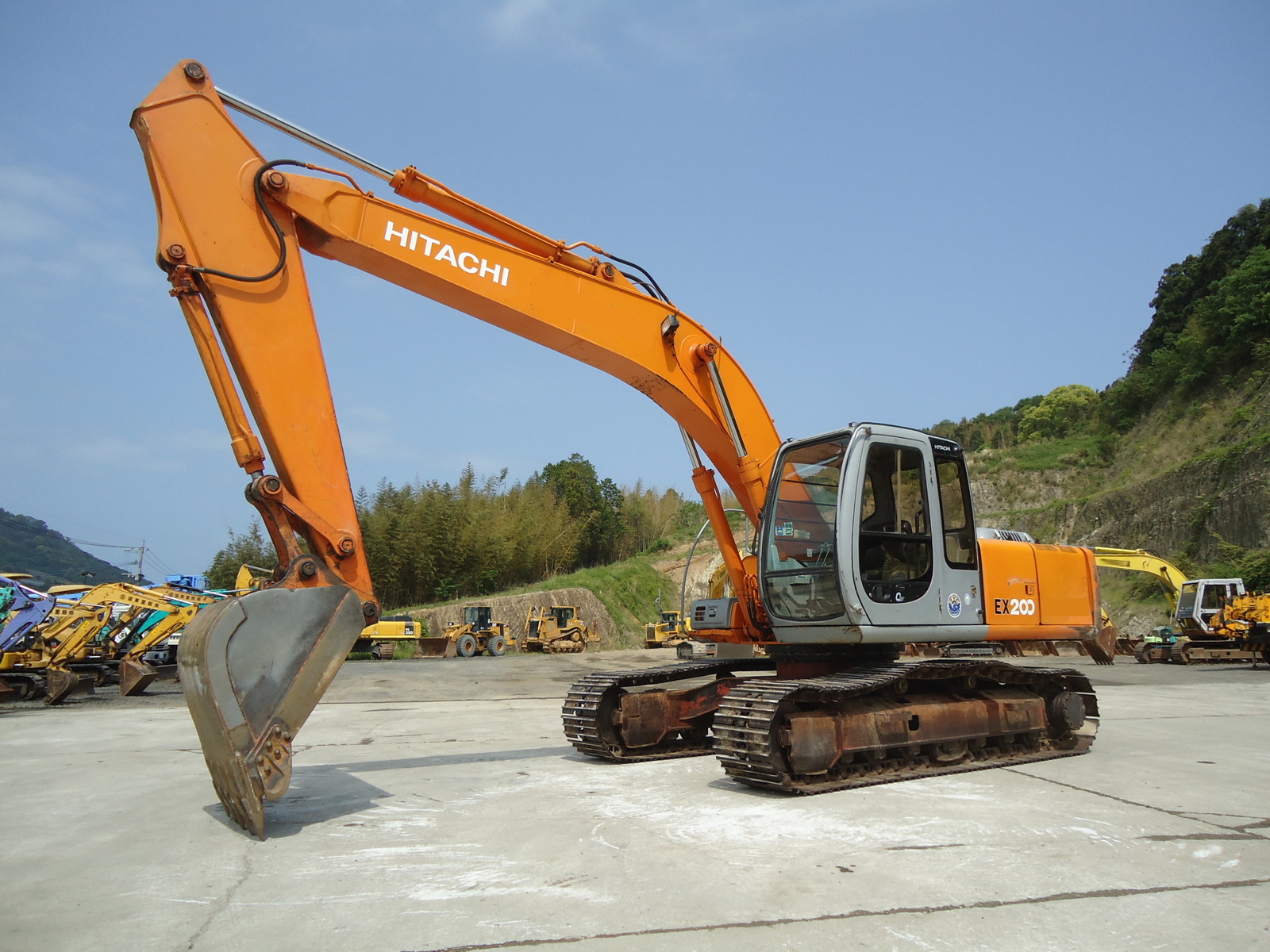 中古建設機械 中古 日立建機 HITACHI 油圧ショベル・バックホー ０．７－０．９立米 EX200-5Z