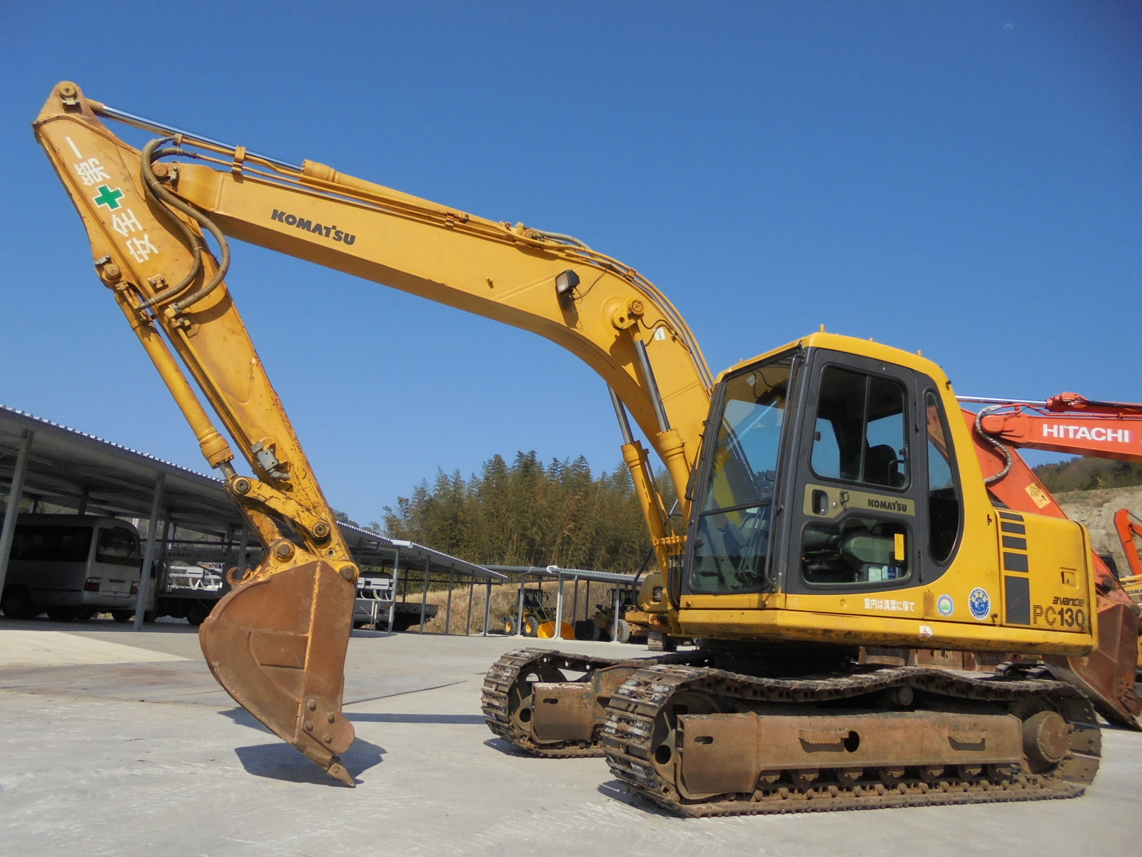 中古建設機械 中古 コマツ KOMATSU 油圧ショベル・バックホー ０．４－０．５立米 PC130-6E0