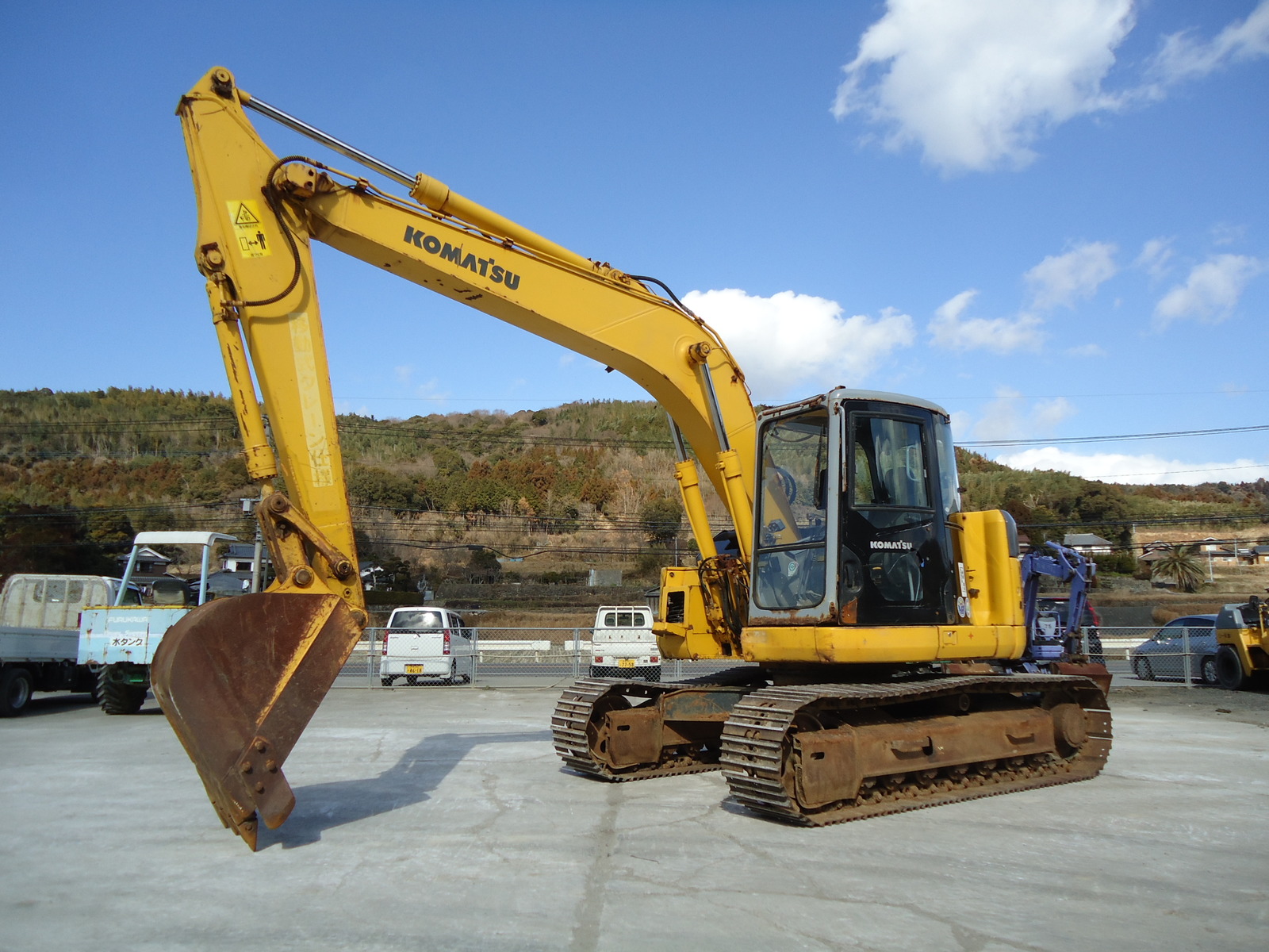 中古建設機械 中古 コマツ KOMATSU 油圧ショベル・バックホー ０．４－０．５立米 PC138US-2