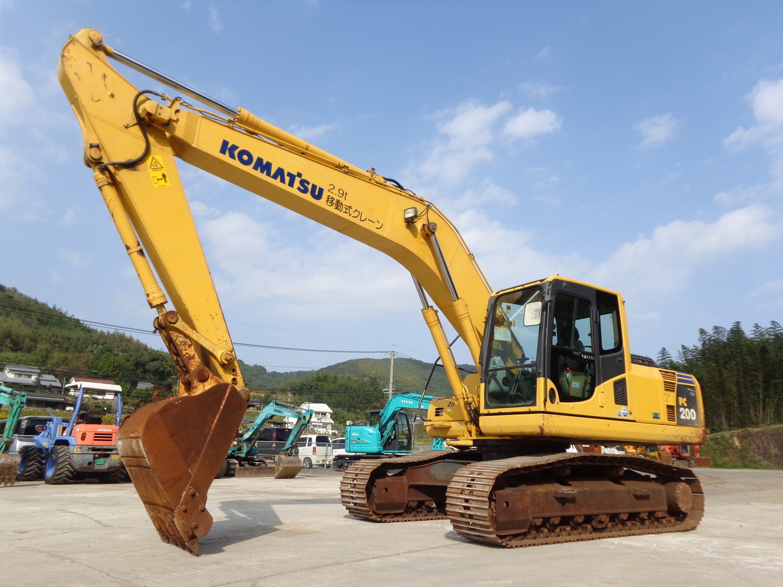 中古建設機械 中古 コマツ KOMATSU 油圧ショベル・バックホー ０．７－０．９立米 PC200-8N1