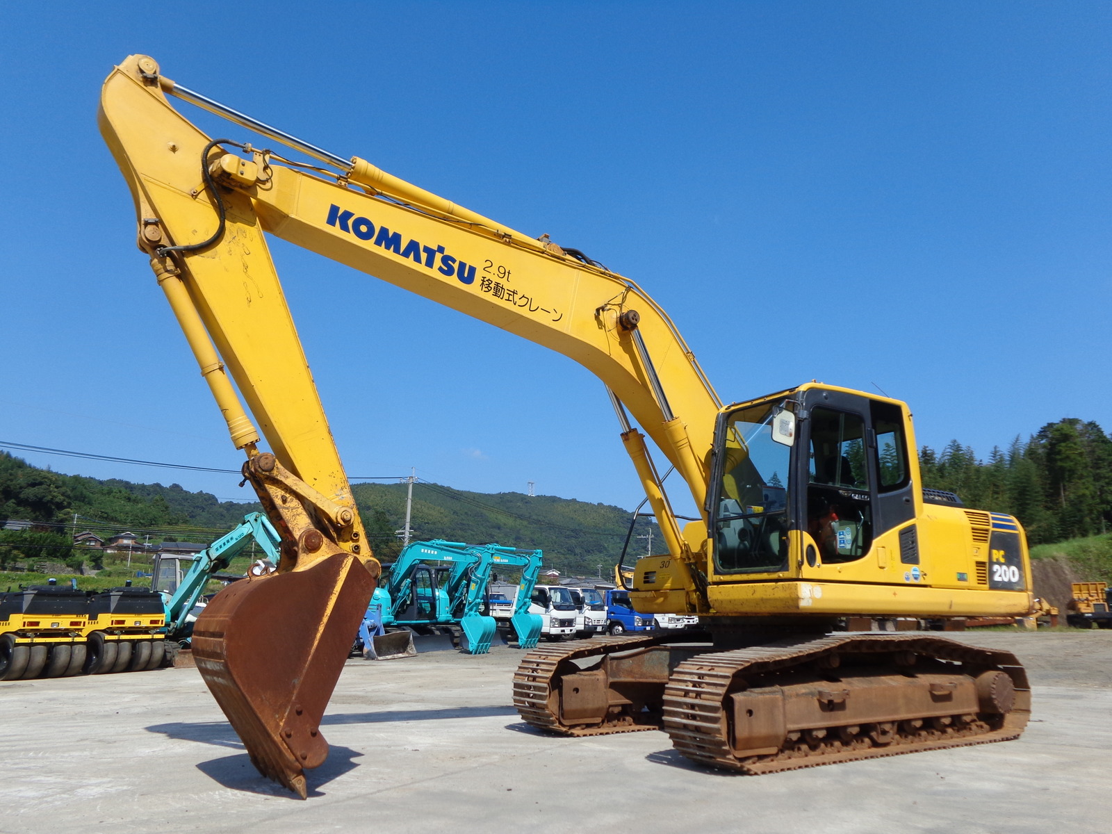 中古建設機械 中古 コマツ KOMATSU 油圧ショベル・バックホー ０．７－０．９立米 PC200-8N1