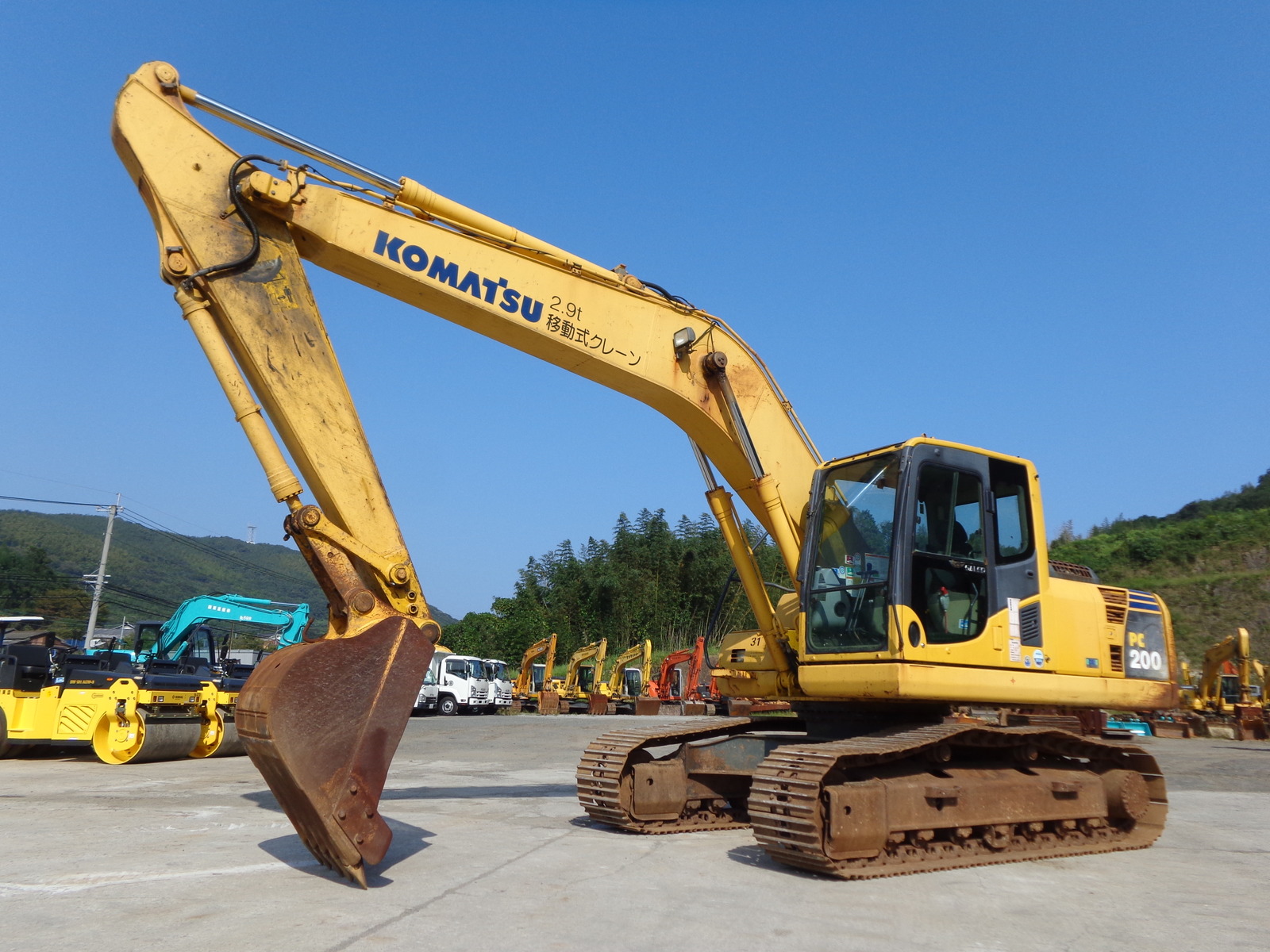 中古建設機械 中古 コマツ KOMATSU 油圧ショベル・バックホー ０．７－０．９立米 PC200-8N1