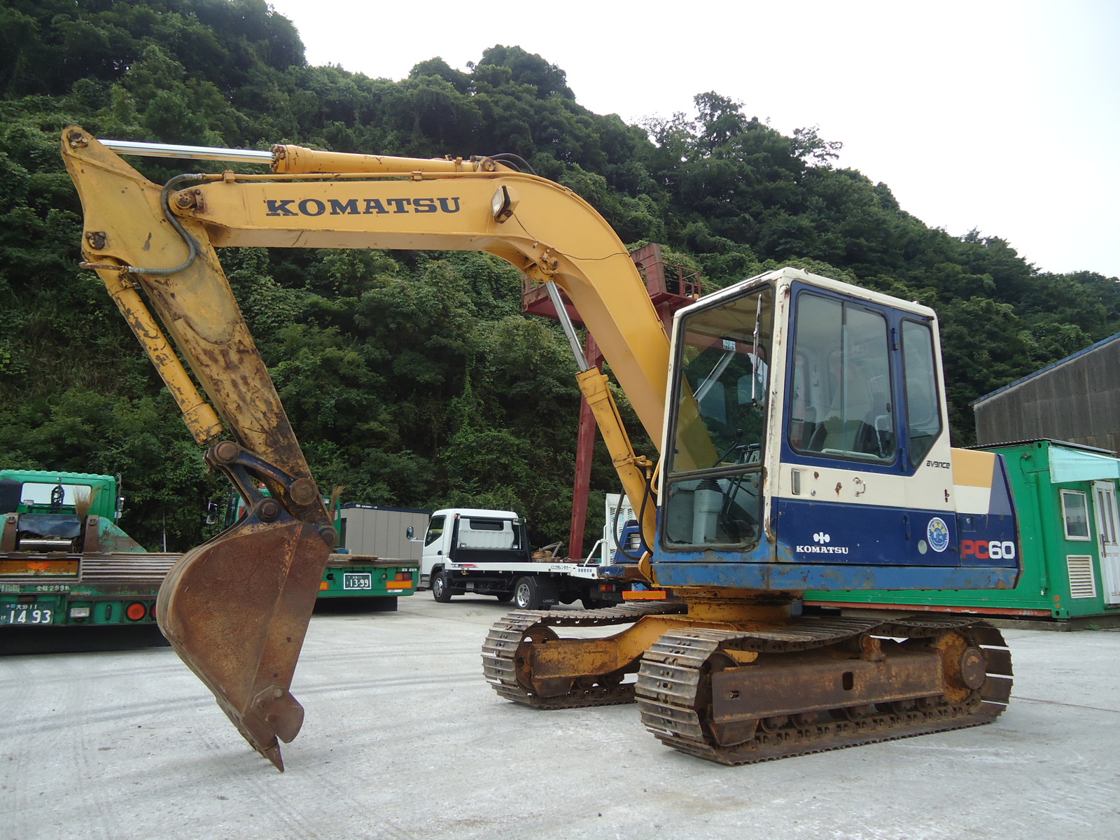 中古建設機械 中古 コマツ KOMATSU 油圧ショベル・バックホー ０．２－０．３立米 PC60-6