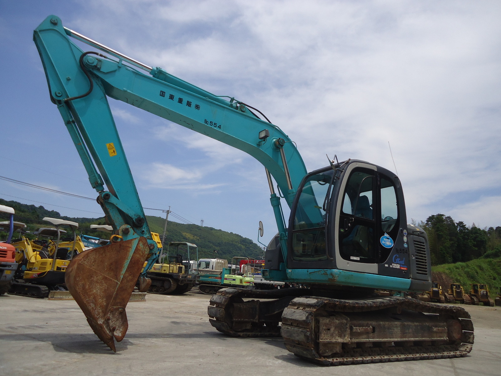 中古建設機械 中古 コベルコ建機 KOBELCO 油圧ショベル・バックホー ０．４－０．５立米 SK135SR-1ES