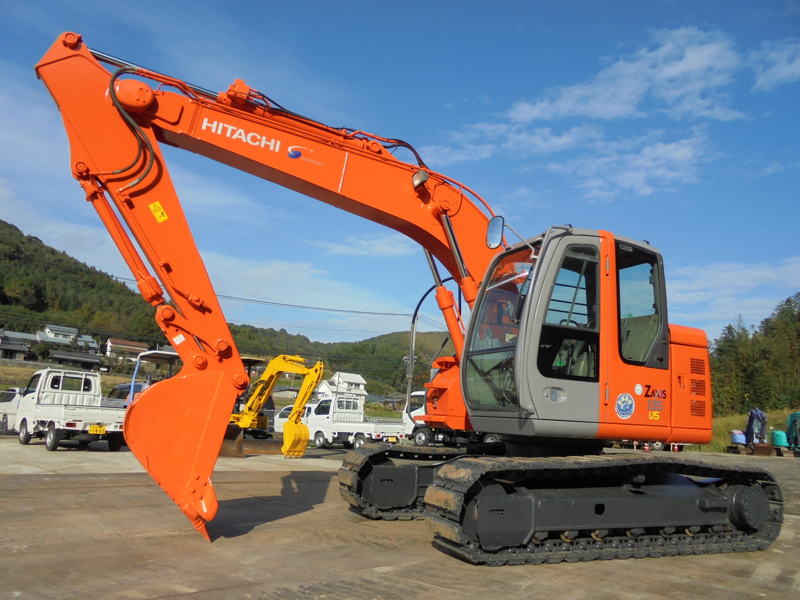 中古建設機械 中古 日立建機 HITACHI 油圧ショベル・バックホー ０．４－０．５立米 ZX135US