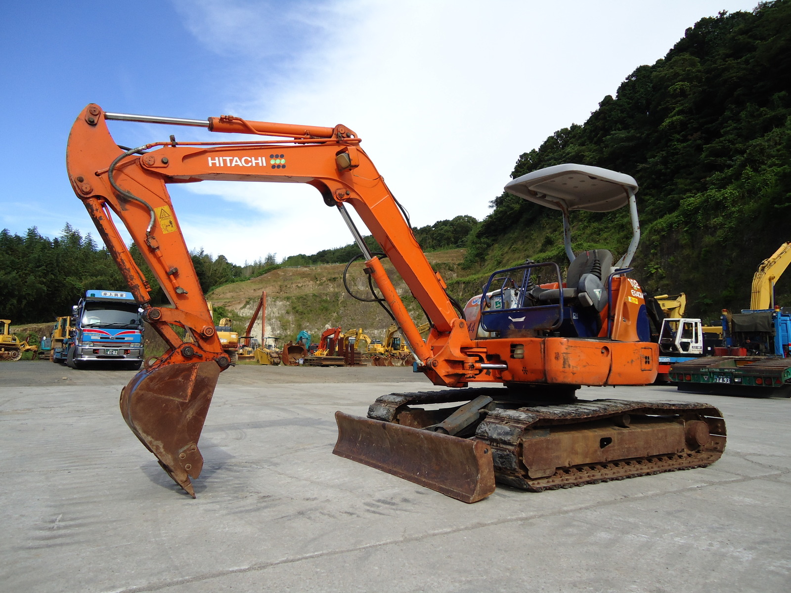 Used Construction Machine Used HITACHI HITACHI Excavator 0.2-0.3m3 EX40U