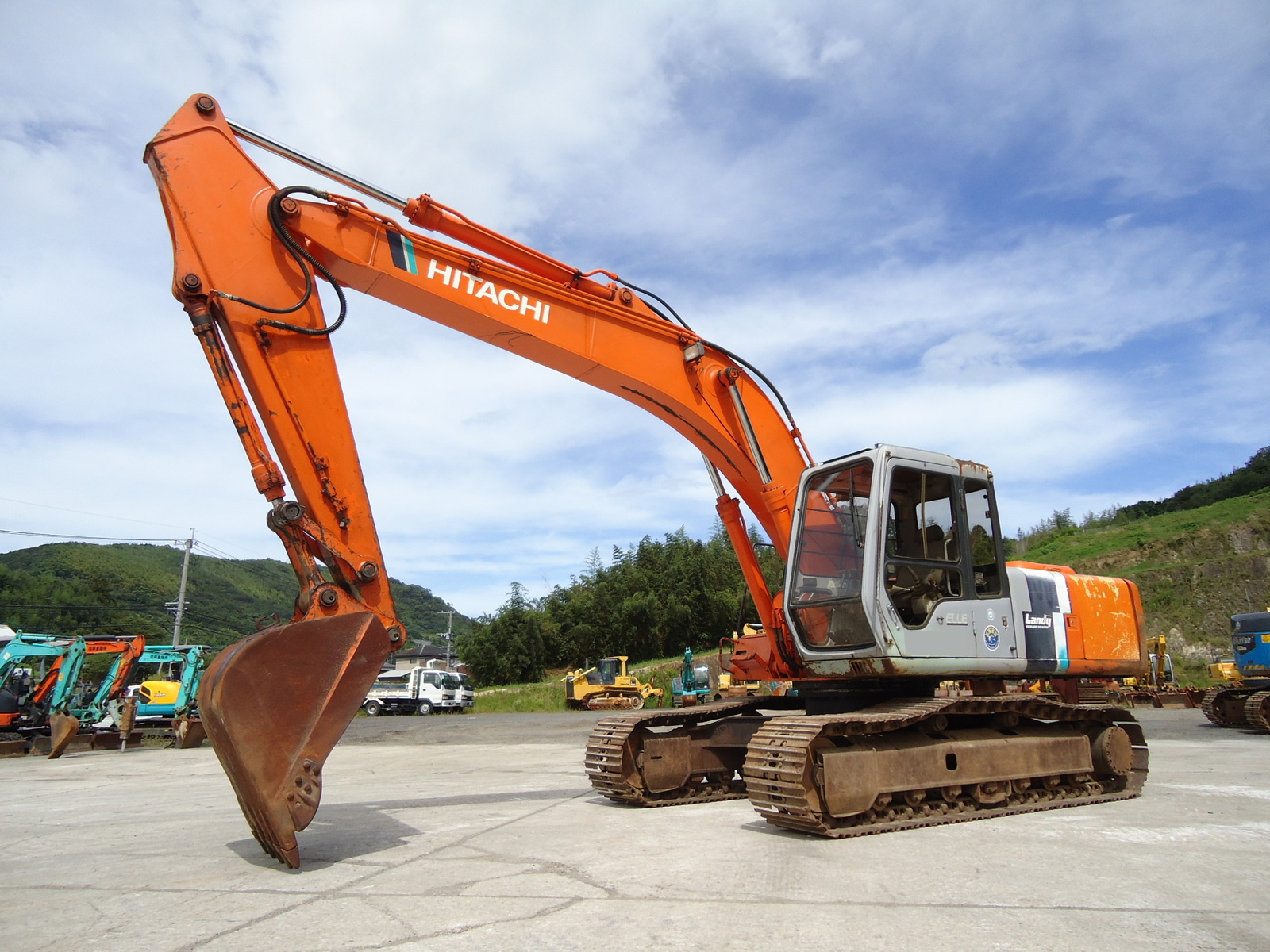 中古建設機械 中古 日立建機 HITACHI 油圧ショベル・バックホー ０．７－０．９立米 EX200-2