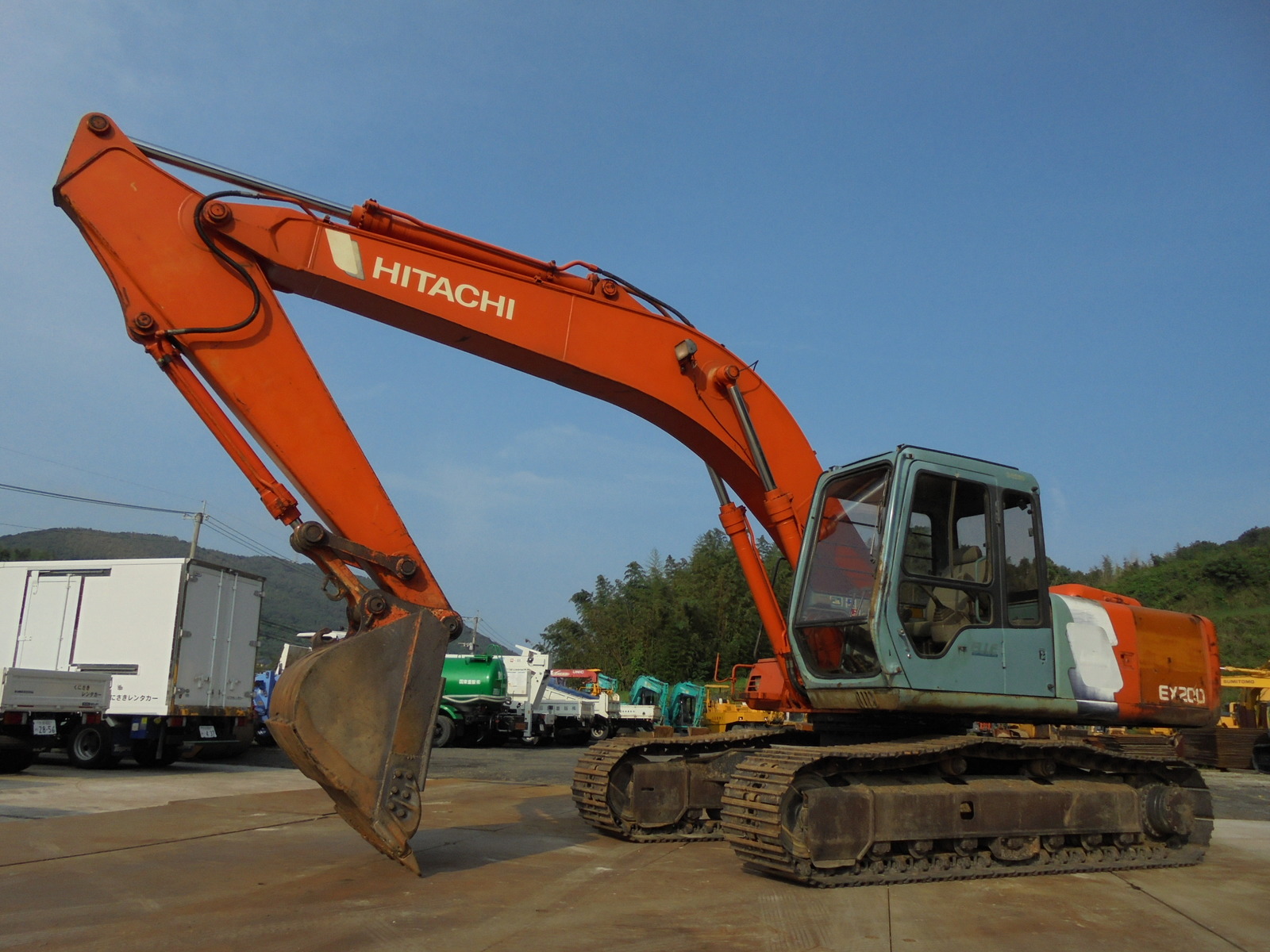 中古建設機械 中古 日立建機 HITACHI 油圧ショベル・バックホー ０．７－０．９立米 EX200-3