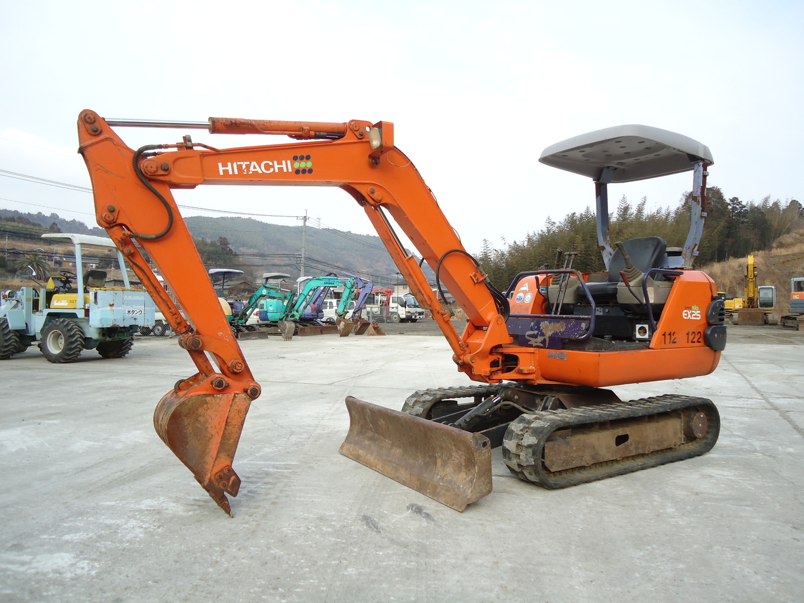 中古建設機械 中古 日立建機 HITACHI 油圧ショベル・バックホー ０．１立米以下 EX25-2