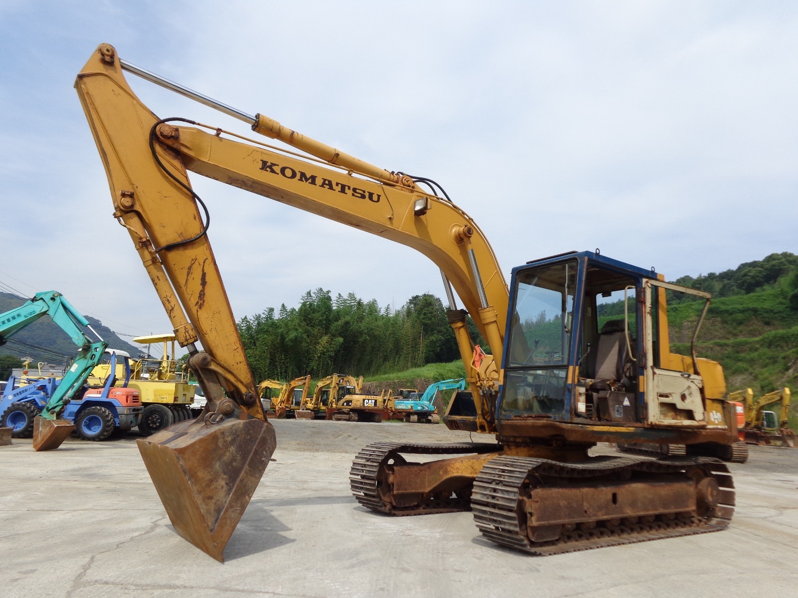 中古建設機械 中古 コマツ KOMATSU 油圧ショベル・バックホー ０．４－０．５立米 PC120-3