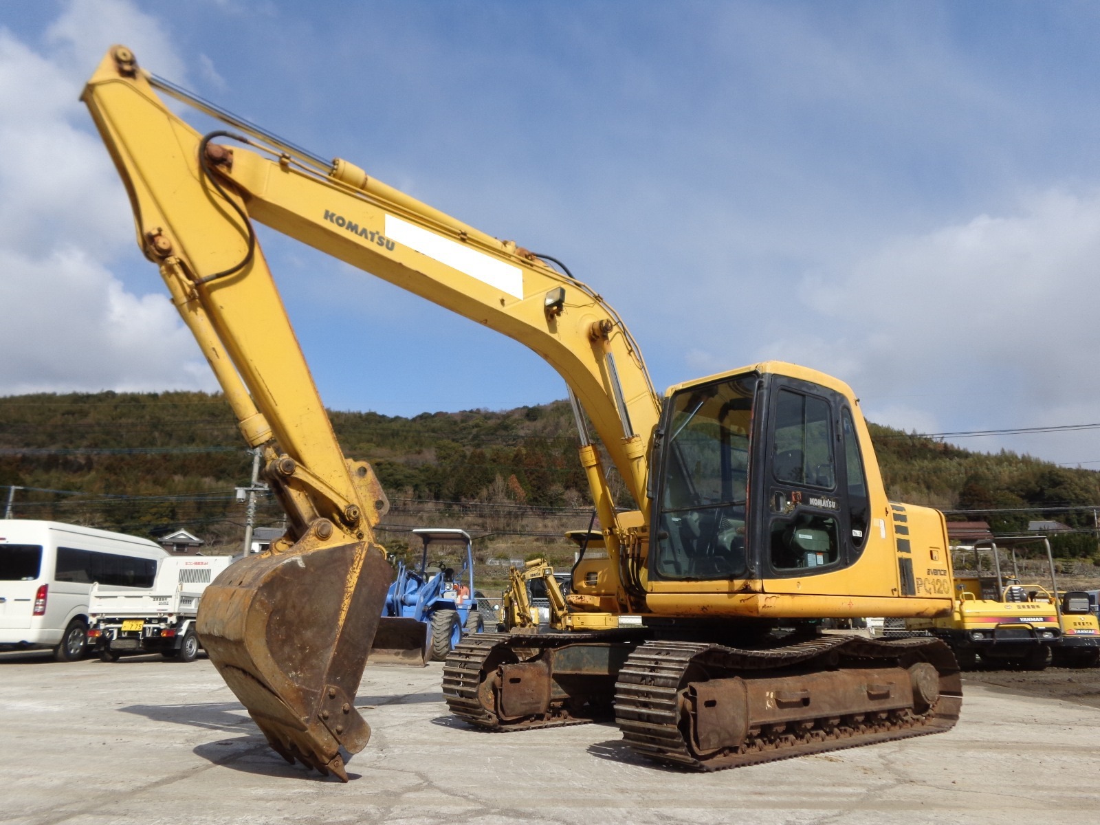 中古建設機械 中古 コマツ KOMATSU 油圧ショベル・バックホー ０．４－０．５立米 PC120-6E