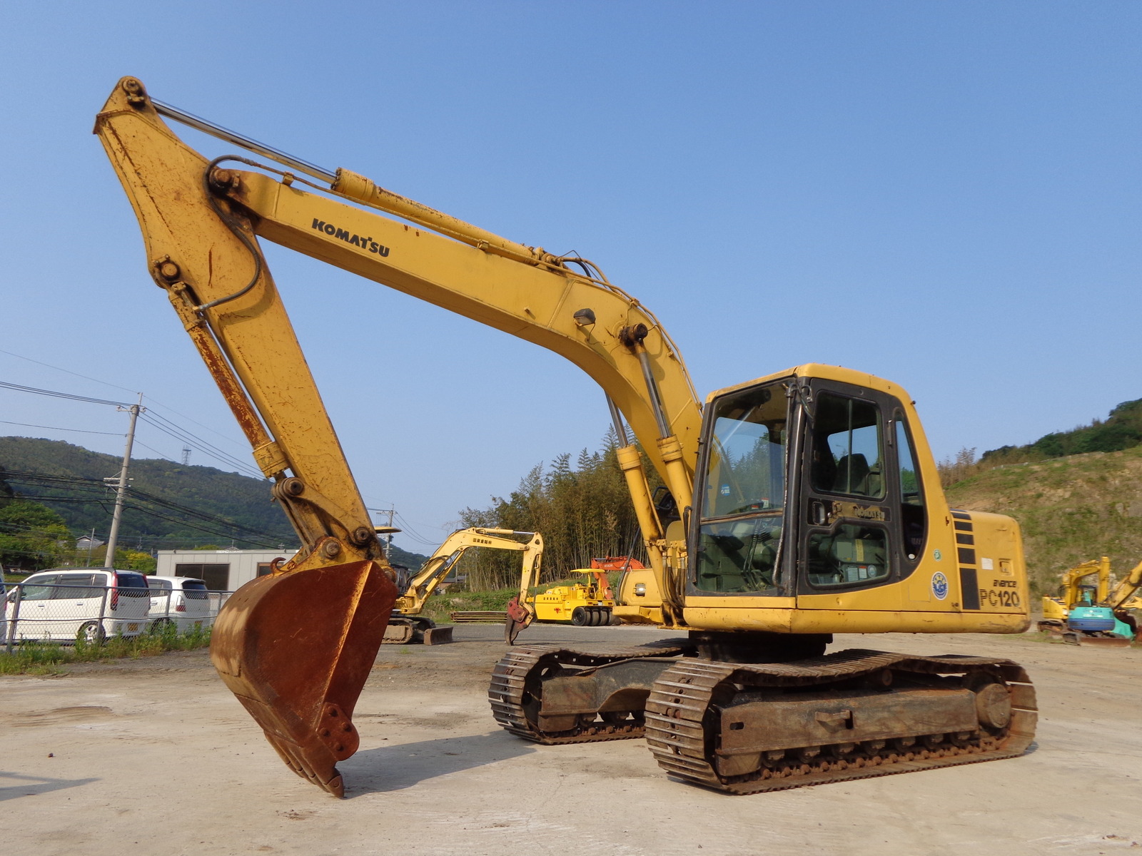 中古建設機械 中古 コマツ KOMATSU 油圧ショベル・バックホー ０．４－０．５立米 PC120-6