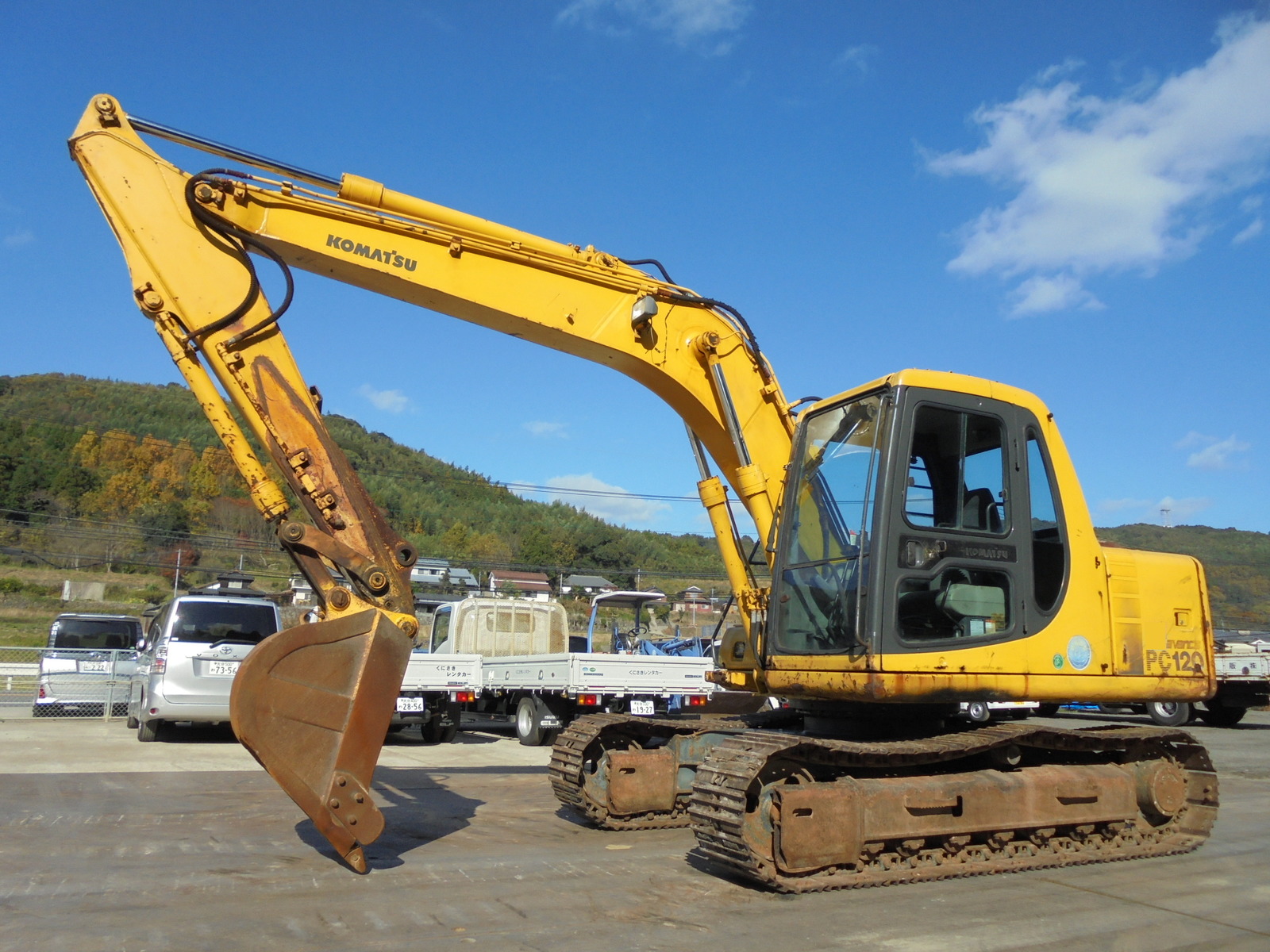 中古建設機械 中古 コマツ KOMATSU 油圧ショベル・バックホー ０．４－０．５立米 PC120-6