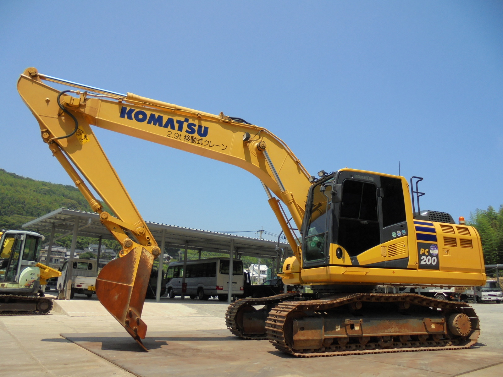 中古建設機械 中古 コマツ KOMATSU 油圧ショベル・バックホー ０．７－０．９立米 PC200-10