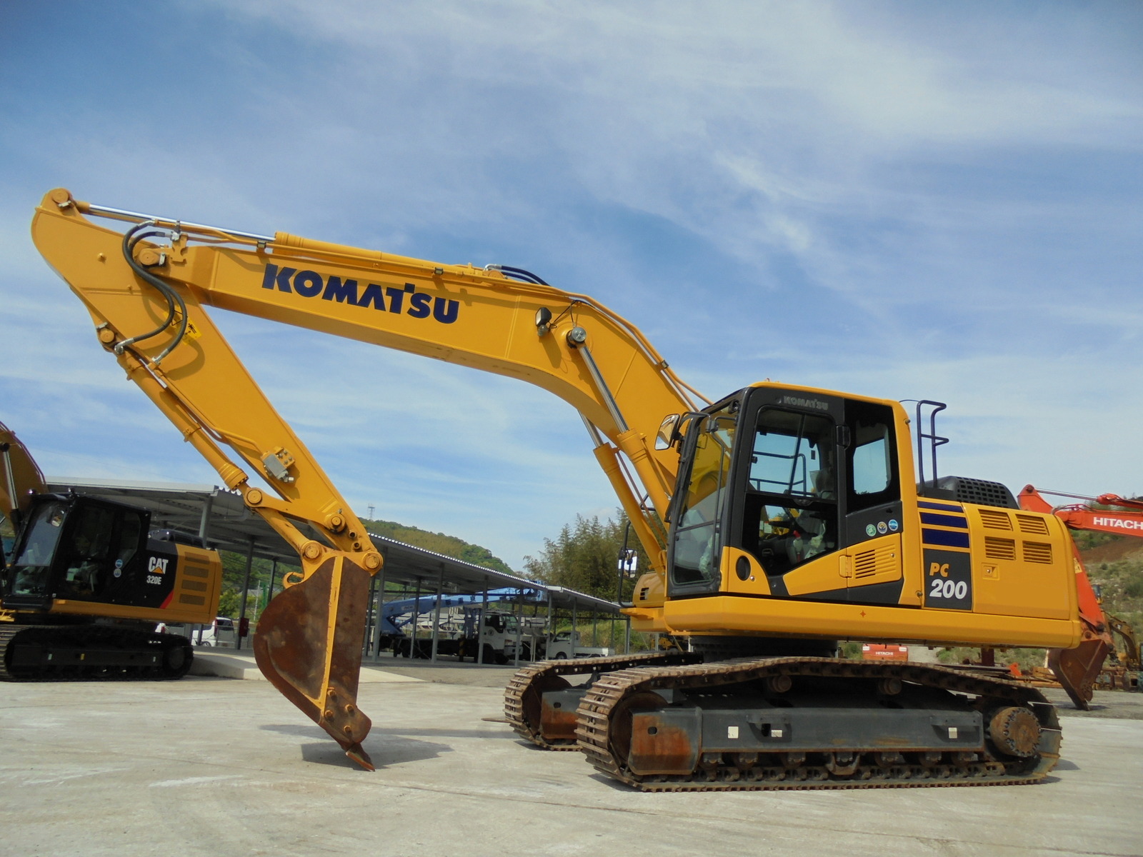 中古建設機械 中古 コマツ KOMATSU 油圧ショベル・バックホー ０．７－０．９立米 PC200-10