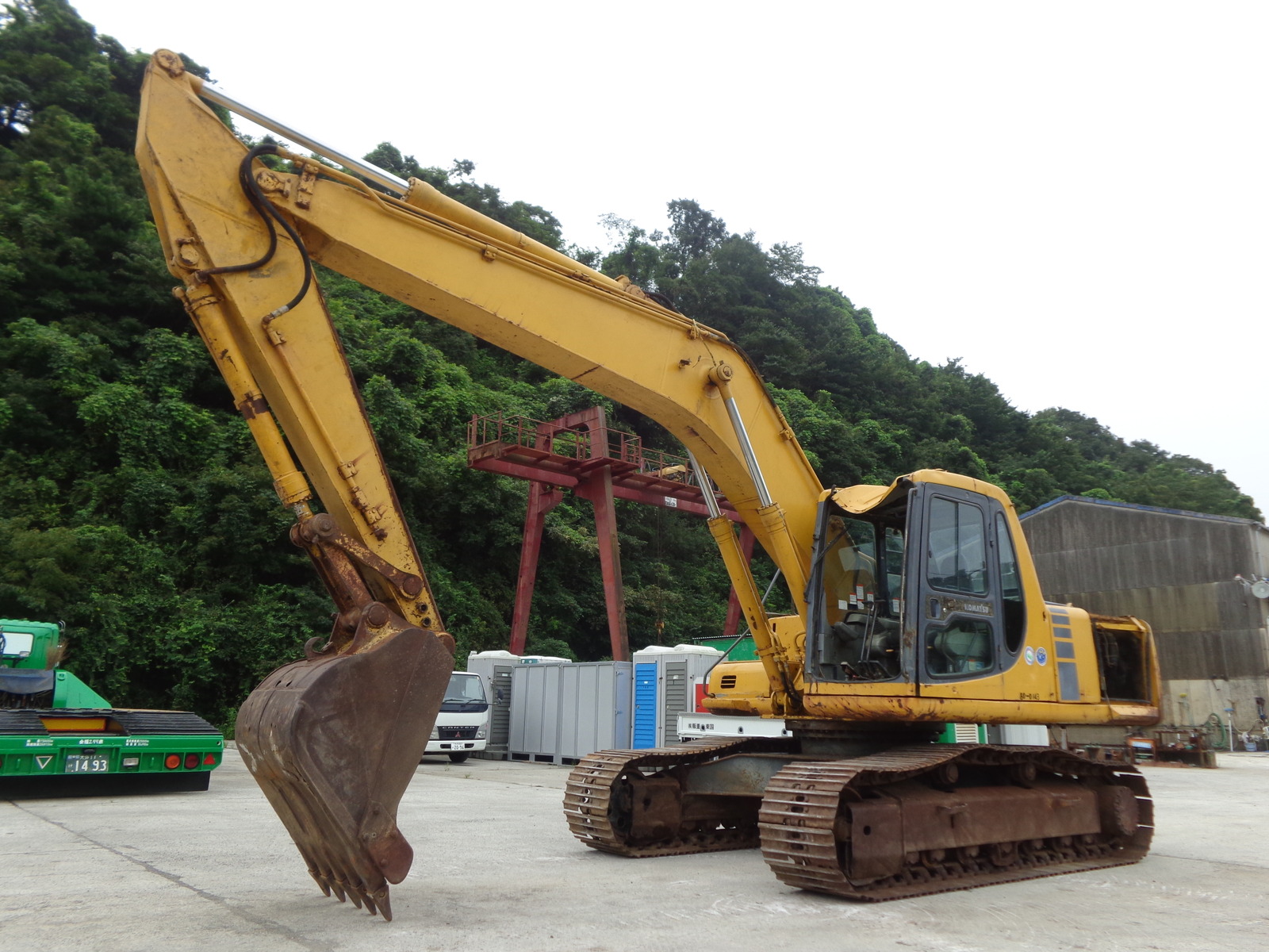 中古建設機械 中古 コマツ KOMATSU 油圧ショベル・バックホー ０．７－０．９立米 PC200-6E