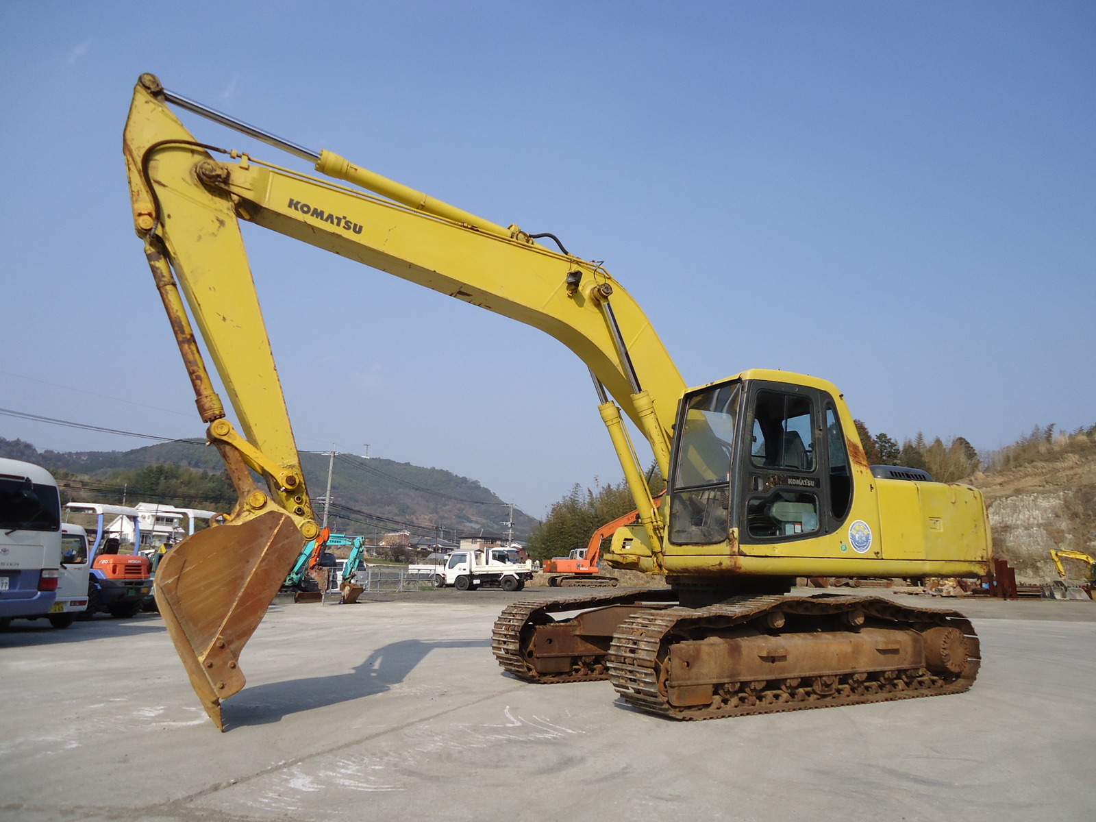 中古建設機械 中古 コマツ KOMATSU 油圧ショベル・バックホー ０．７－０．９立米 PC200-6