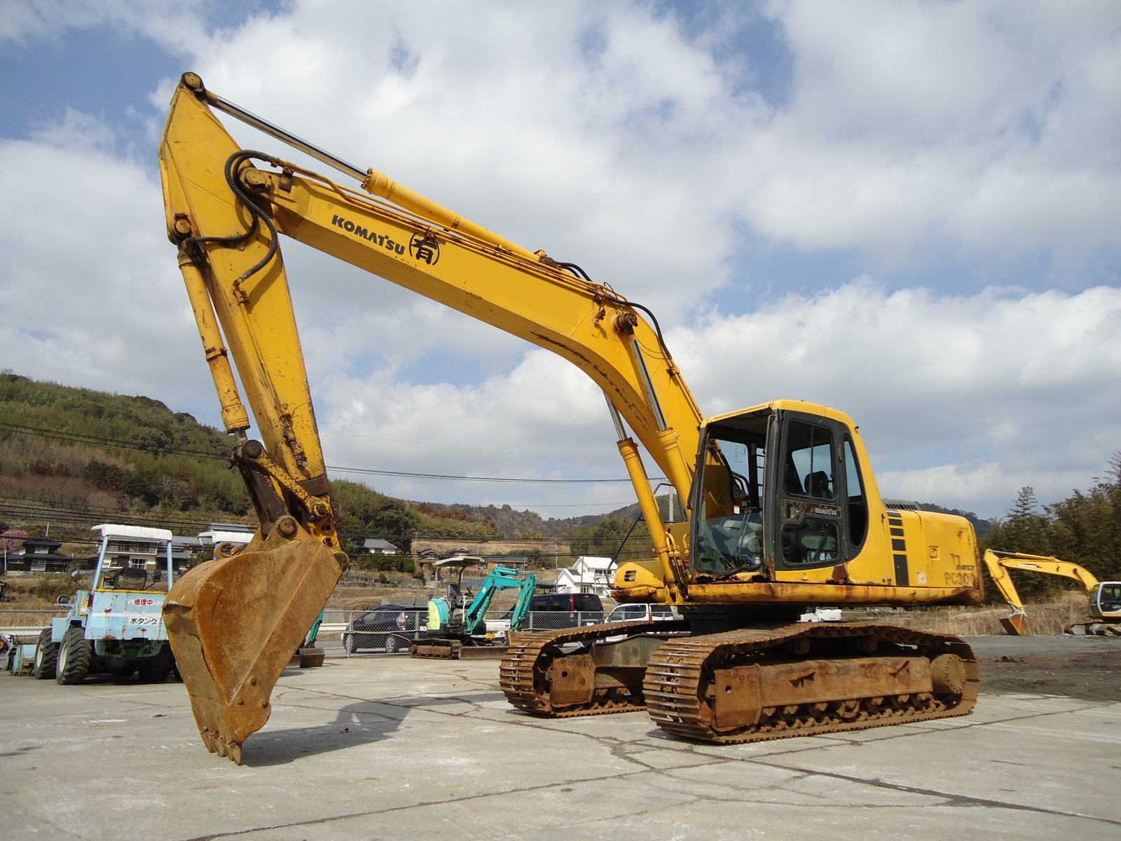 中古建設機械 中古 コマツ KOMATSU 油圧ショベル・バックホー ０．７－０．９立米 PC200-6