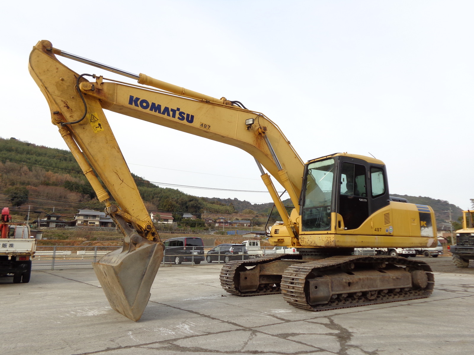 中古建設機械 中古 コマツ KOMATSU 油圧ショベル・バックホー ０．７－０．９立米 PC200-7