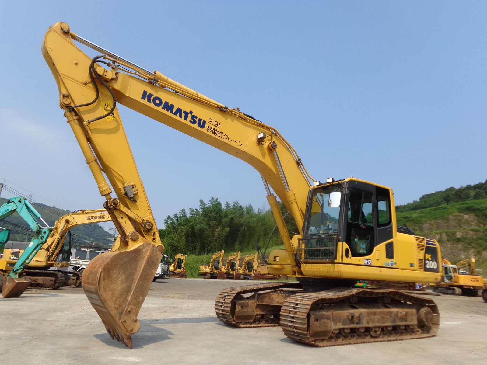 中古建設機械 中古 コマツ KOMATSU 油圧ショベル・バックホー ０．７－０．９立米 PC200-8N1